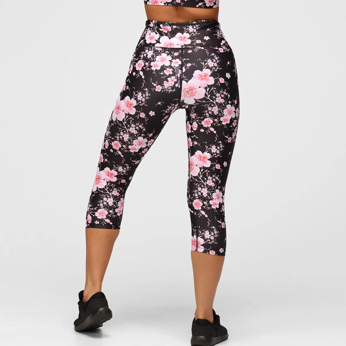 Blossom Noir Capri