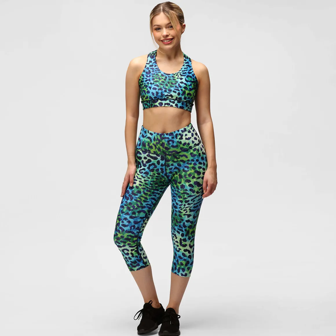 Earth Cat Capri