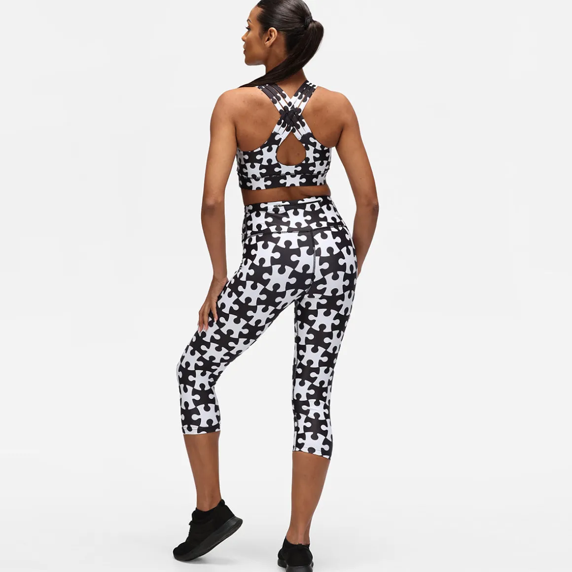 Monochrome Jigsaw Capri