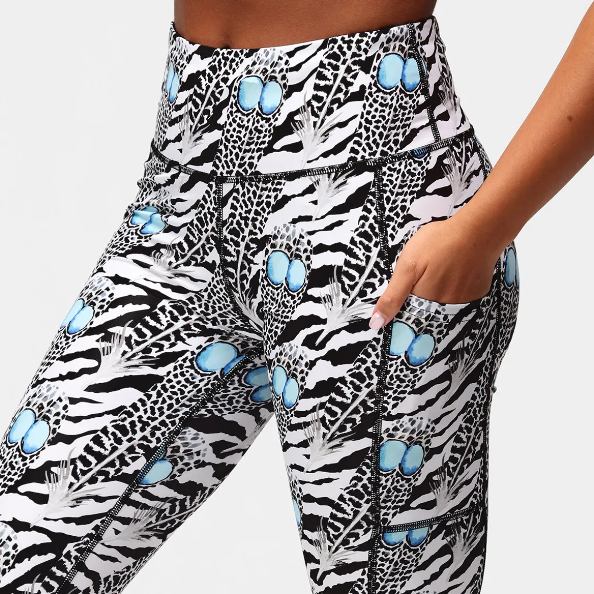 Monochrome Quill Capri
