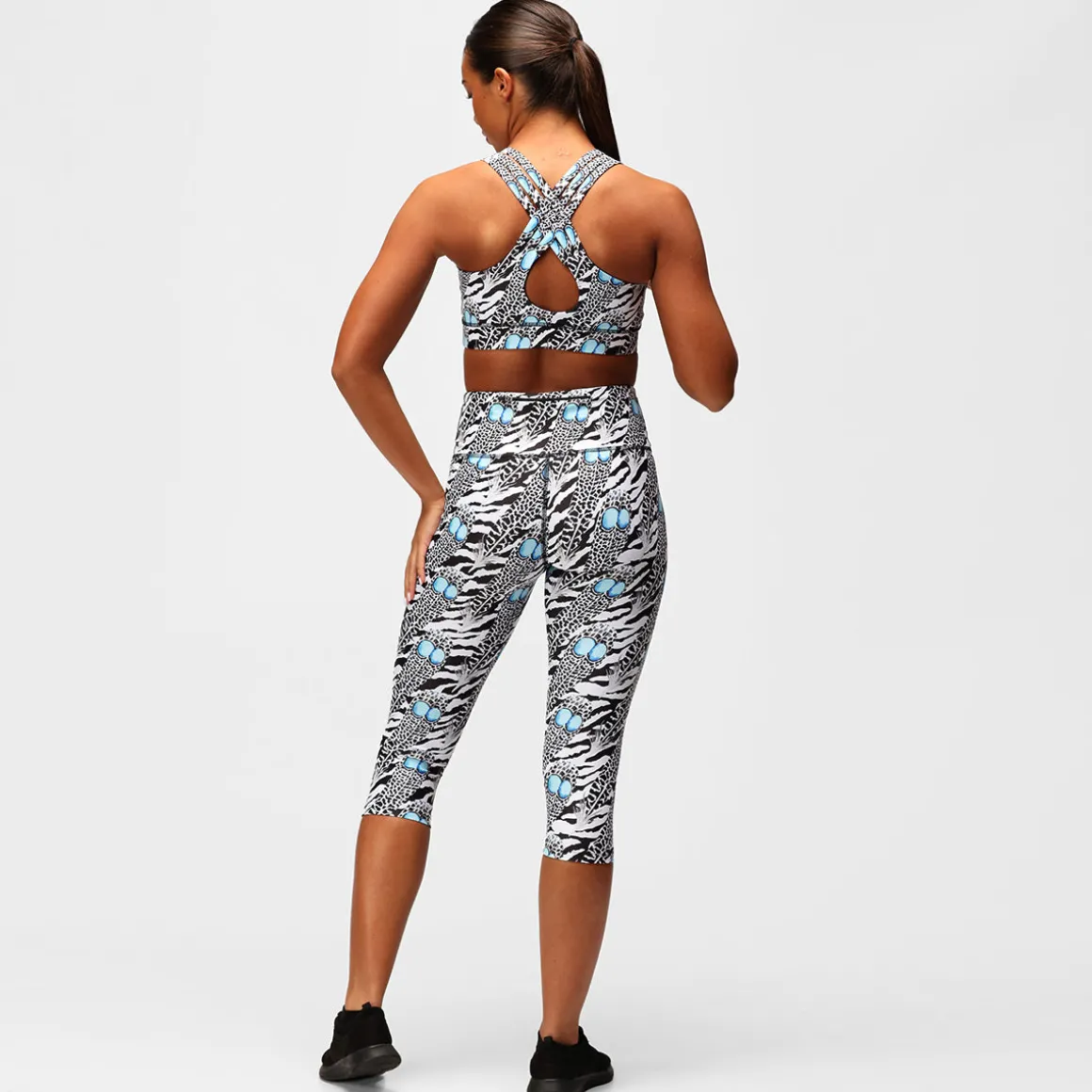 Monochrome Quill Capri
